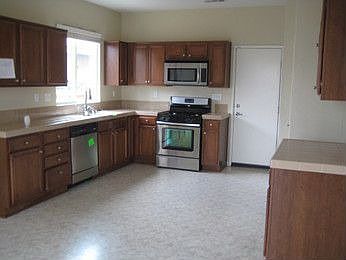 4th image of 13736 Holt Ct