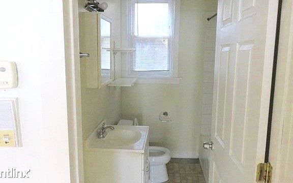 2122 #2 bathroom