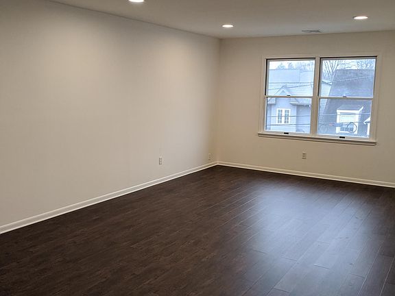 2nd image of 547 Franklin Ave APT B