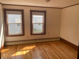 19 1/2 Central St