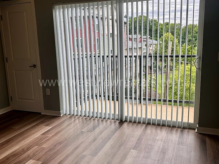 203 E Laurel St — Photo 305