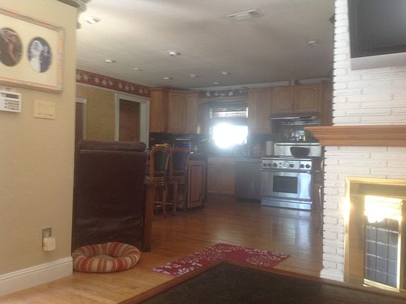 3rd image of 7585 Community Dr