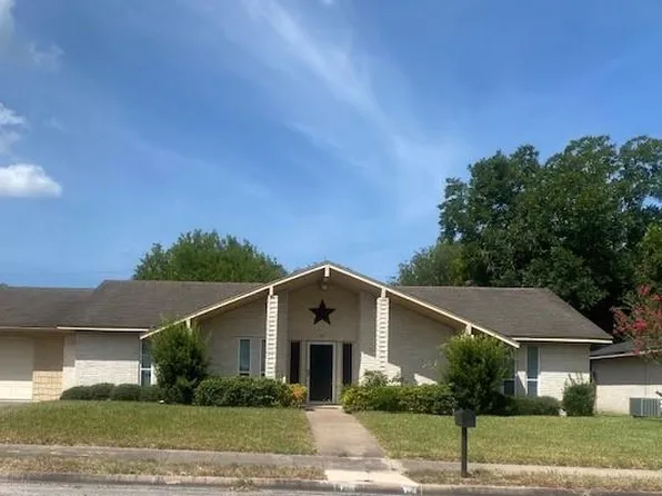 607 Rosewood Dr, Victoria, TX 77901