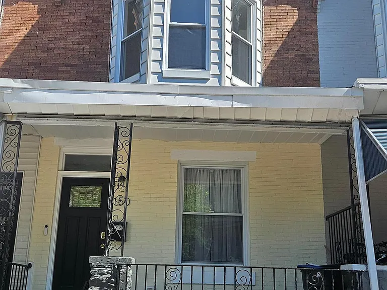 150 E Pleasant St — Photo 1