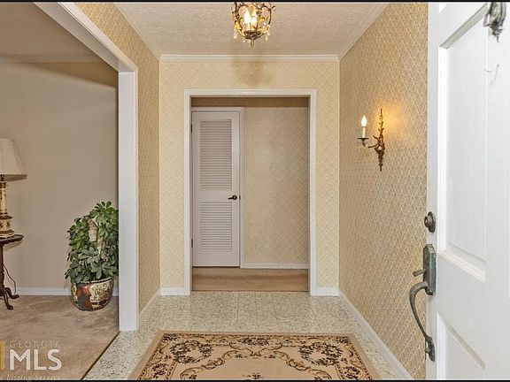 2nd image of 4009 Timberlane Trl