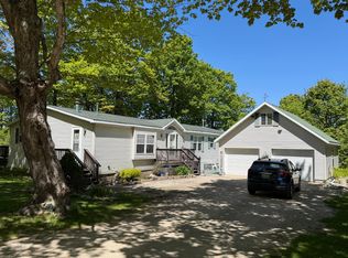 E21666 Ridge Rd, Grand Marais, MI 49839