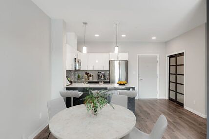 4th image of 711 Treanor Ave #203