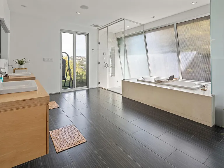 8476 Cole Crest Dr — Photo 28