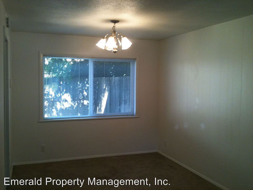 2nd image of 642 Walnut Ln