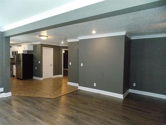 5th image of 834 Poplar St