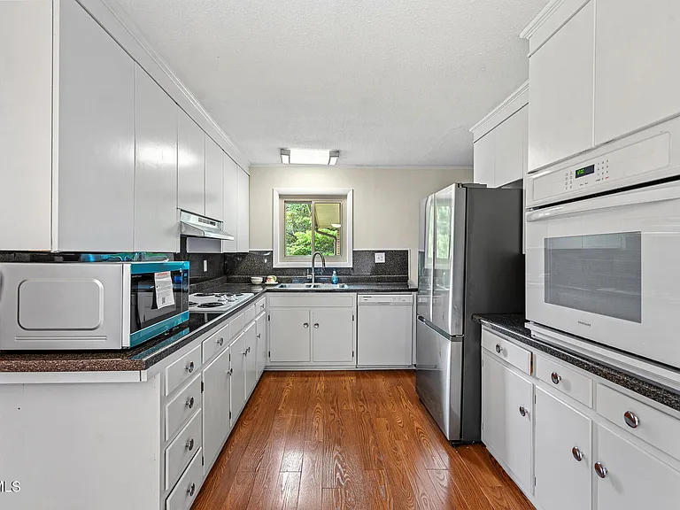 1220 Romans Dr — Photo 14