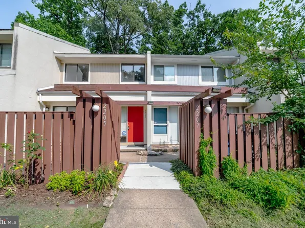 2205 Southgate Sq, Reston, VA 20191
