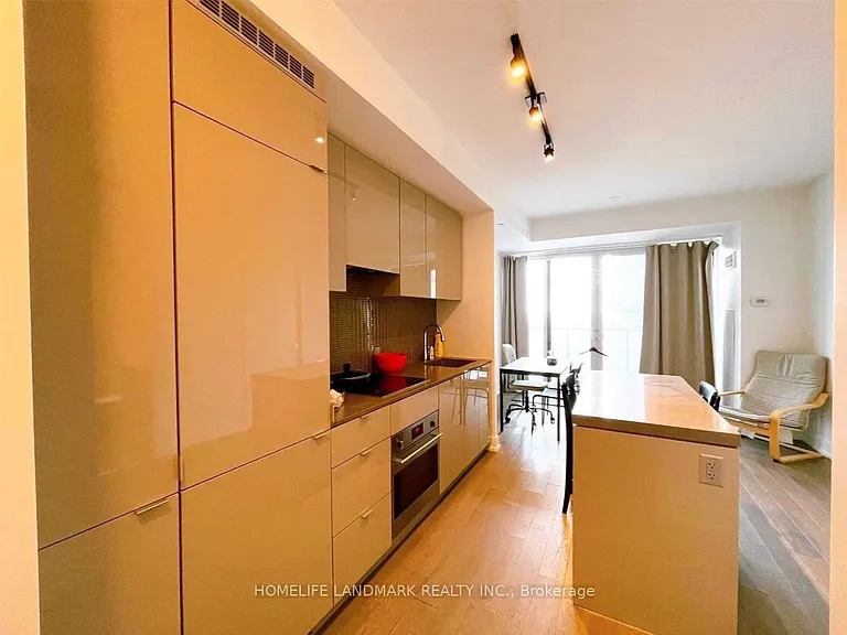 7 Grenville St #4613 — Photo 3