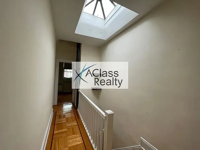 2429 42nd St #2 — Photo 9