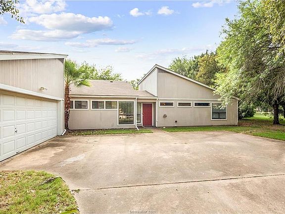 3rd image of 2203 Dewberry Ln