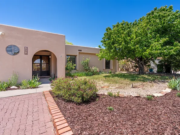 1894 Esplendor St, Santa Fe, NM 87505