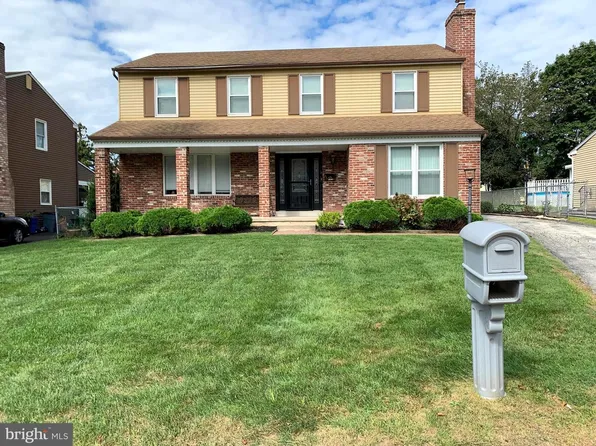 722 Country Ln, Morton, PA 19070