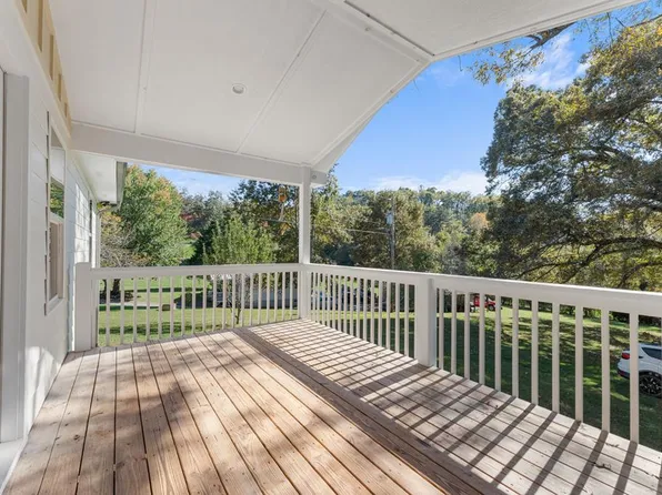 216 Huntleigh Dr, Franklin, NC 28734