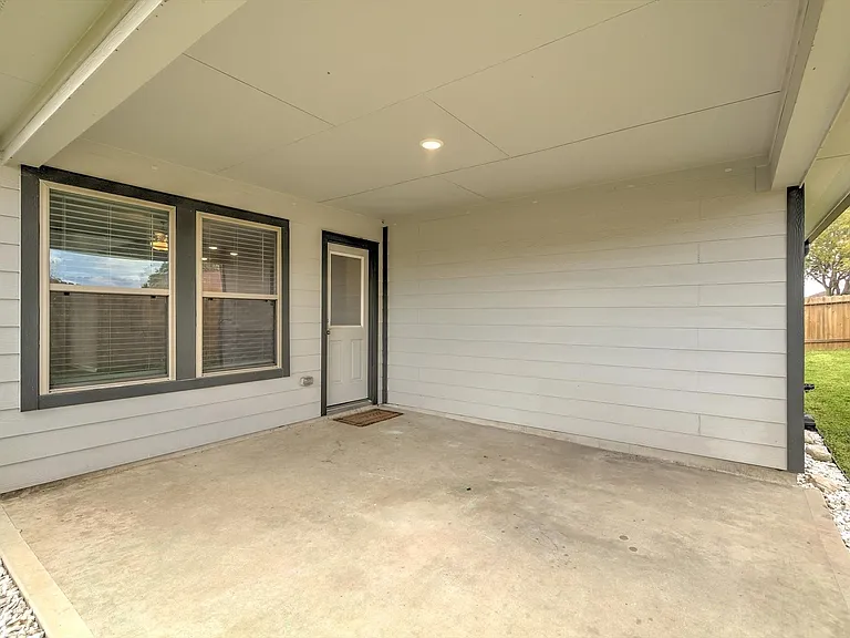 1228 Haverford Ln — Photo 33