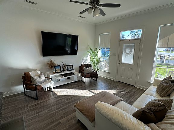 3rd image of 9507 Thayer Ave
