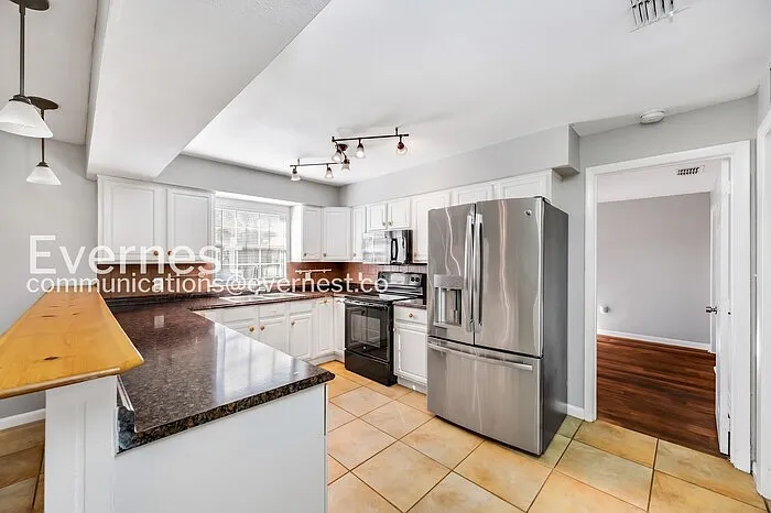 3 bed, 2.0 bath, 1542 sqft, $1,895 — Photo 4