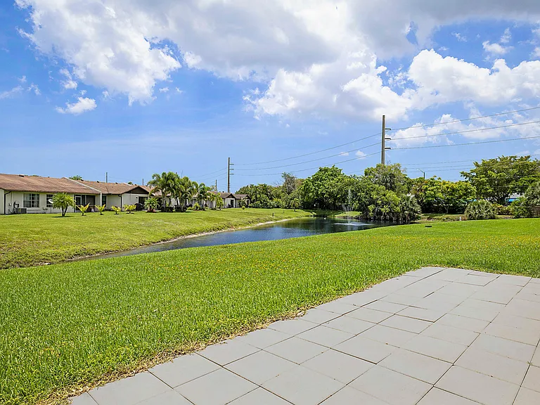 5241 Breadfruit Cir — Photo 30