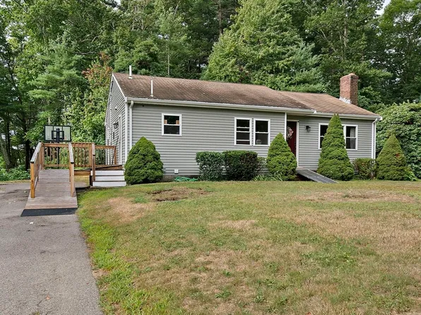 133 Hobomock St, Pembroke, MA 02359