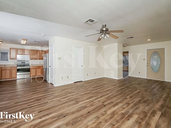 2nd image of 113 Ocotillo