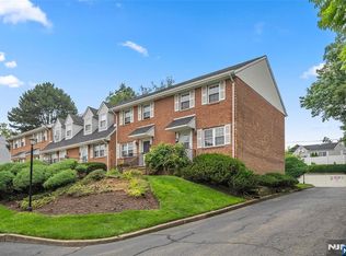 156 Parkview Dr #24, Teaneck, NJ 07666
