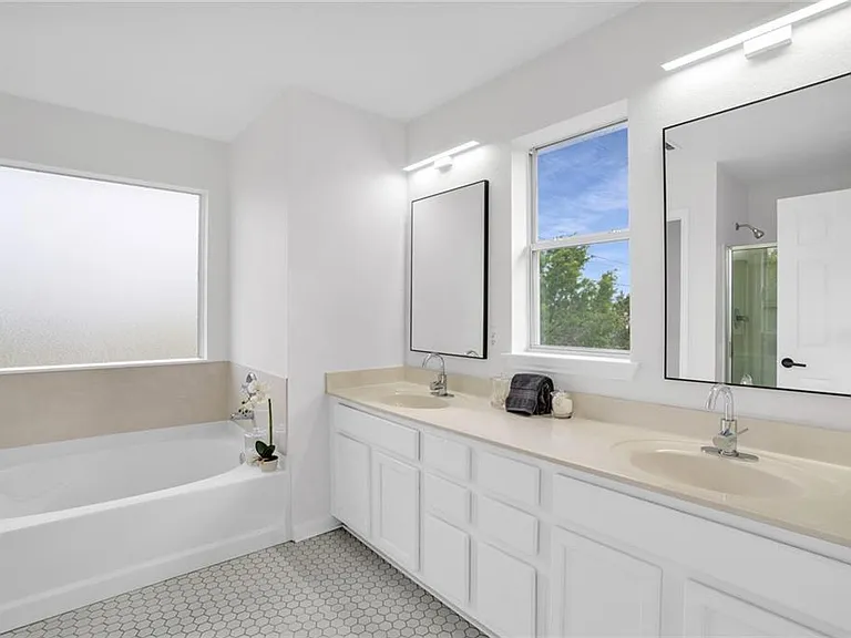 8805 Mountain Shadows Cv #A — Photo 11