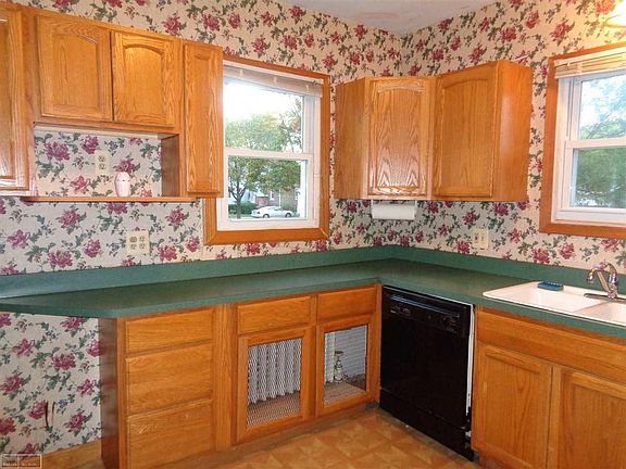 4th image of 20839 Caledonia Ave