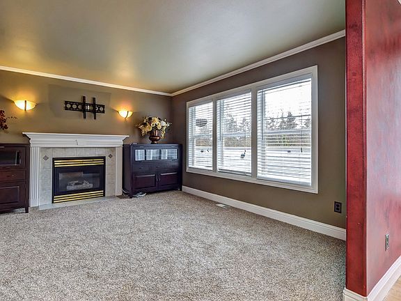 4th image of 4010 52nd St NE