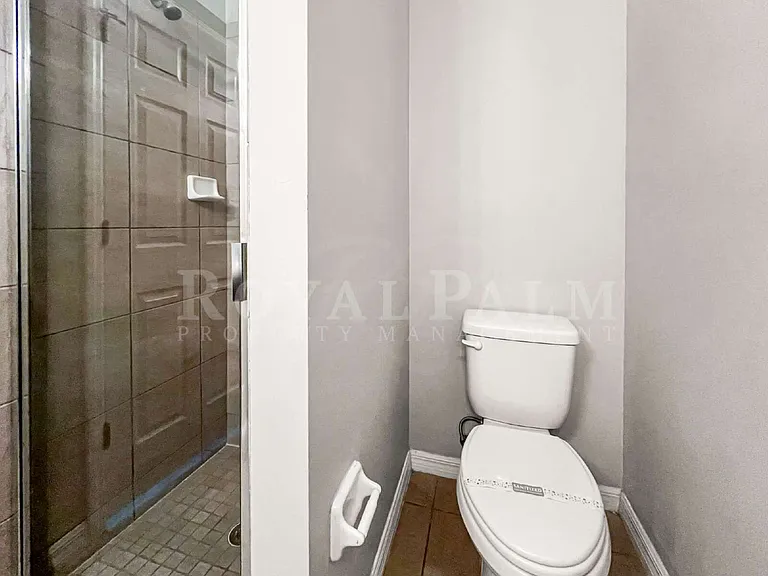 1322 Trafalgar Pkwy — Photo 27