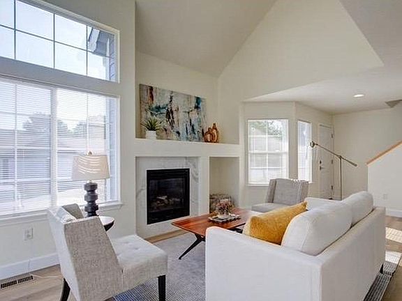 3rd image of 805 Summer Hawk Dr #27