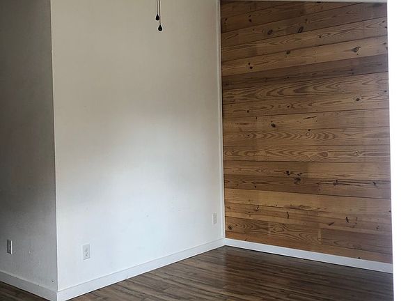 4th image of 2419 S Presa St #102