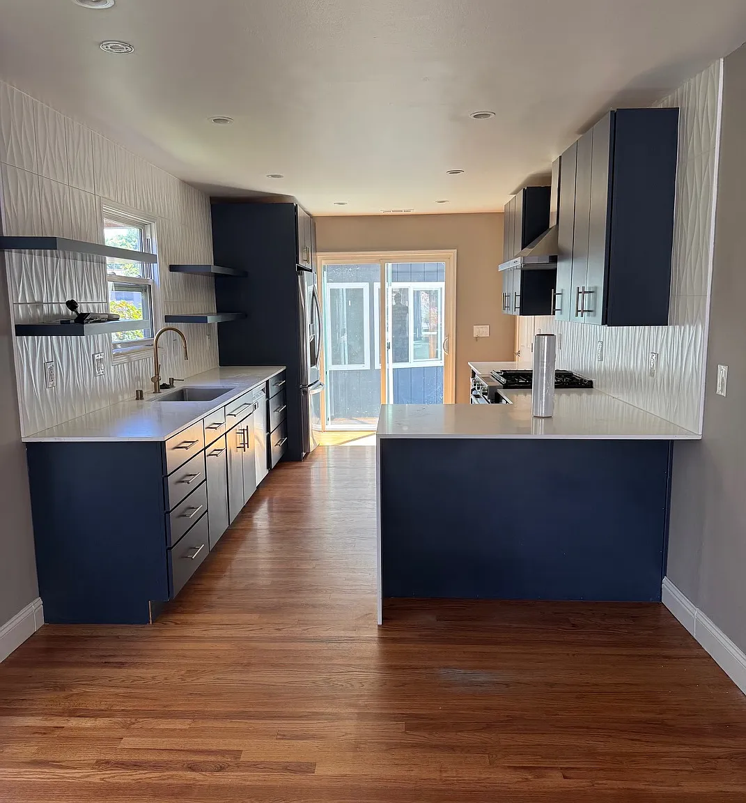 3 bed, 1377 sqft, $5,000 — Photo 3