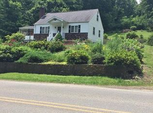 305 Oakford Park Rd, Jeannette, PA 15644