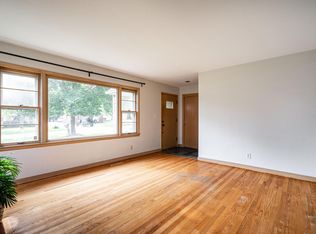 8031 N Whitney Rd, Fox Pt, WI 53217