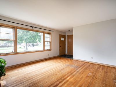 8031 N Whitney Rd, Fox Pt, WI, 53217