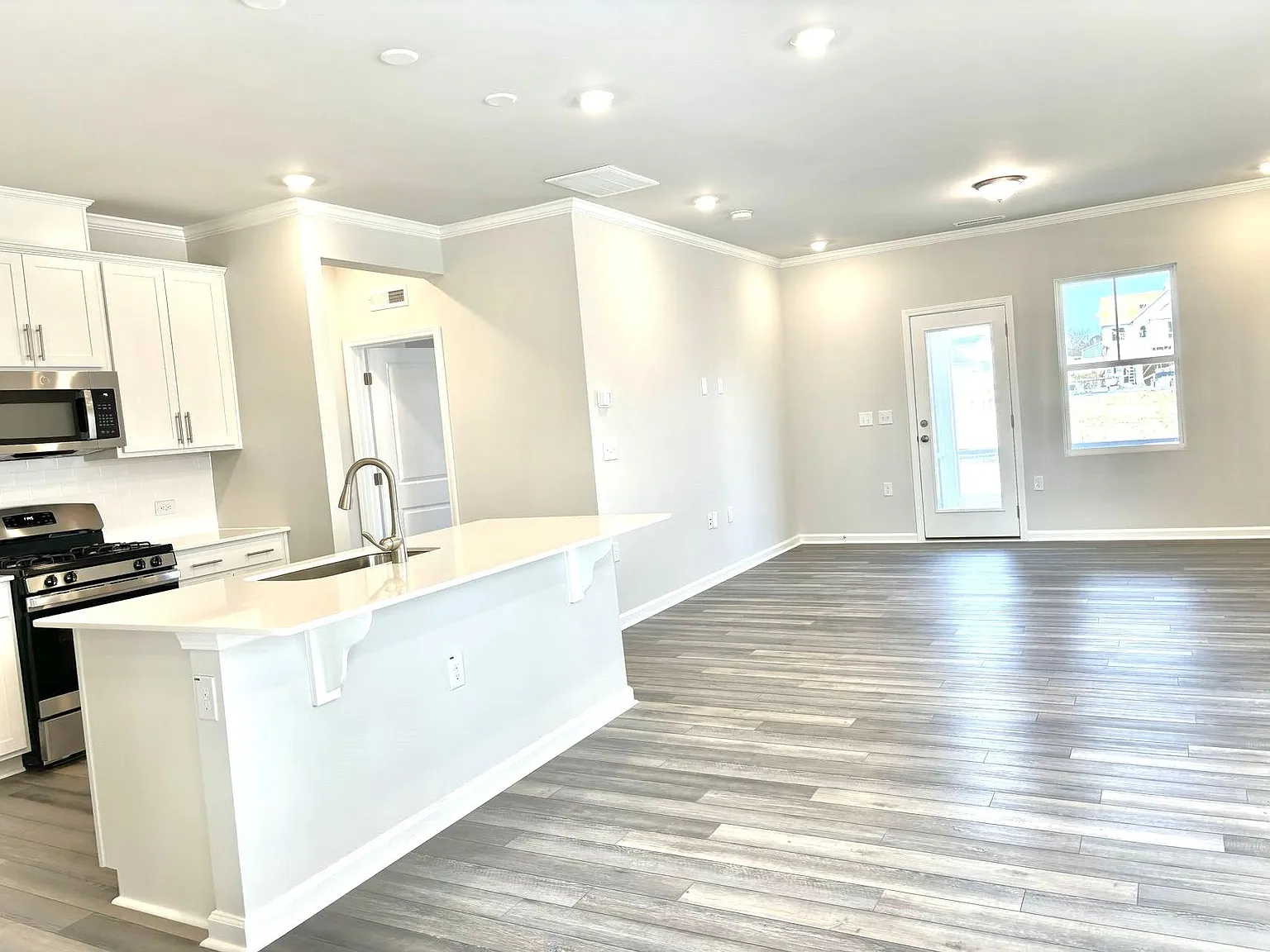 4 bed, 2132 sqft, $1,995 — Photo 4