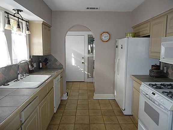 4th image of 1327 Lansford Ave
