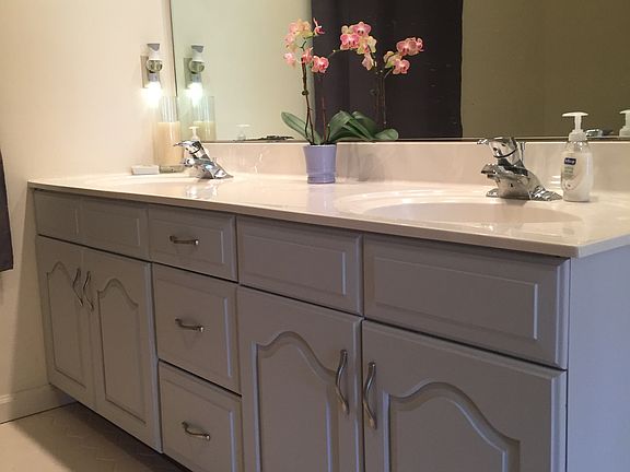 Second floor guest bathroom 