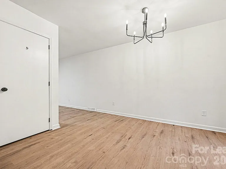 5003 Lakecrest Dr — Photo 9