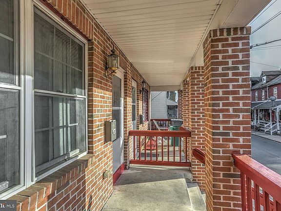5th image of 417 Green St