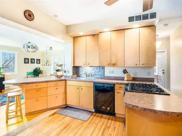 132 W 12th St, Duluth, MN 55806
