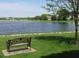 1060 Stockbridge Ct, Elgin, IL 60120