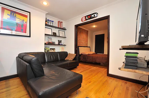 Rented by Metropolitan Equities | media 5