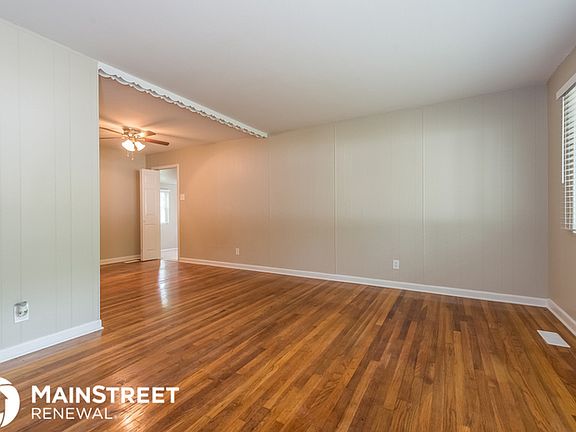 3rd image of 1135 Penhurst Dr