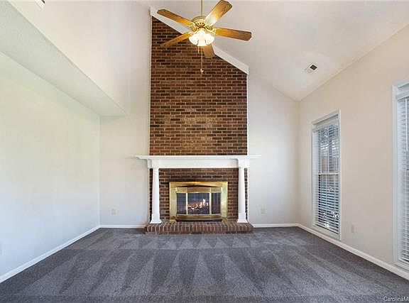 3rd image of 8118 Ashwood Dr