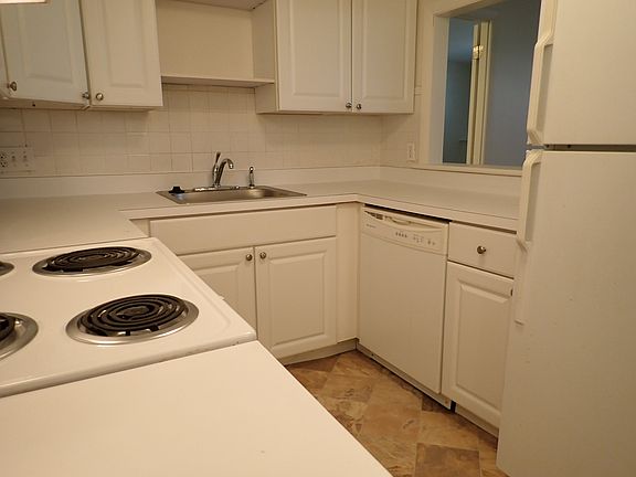 3rd image of 51 Jacqueline Rd #1-3